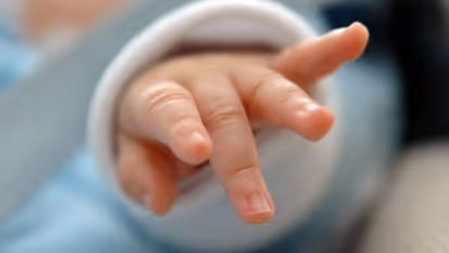 ಹೆಣ್ಣು ಕೂಸು ಮಾರಾಟ : ಹೆತ್ತವರೂ ಸೇರಿ 7 ಜನ ಬಂಧನ