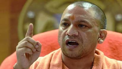 മുസ്ലീങ്ങൾക്ക് പൗരത്വ നിയമ ഭേദ​ഗതിയുടെ ലഘുലേഖകൾ വിതരണം ചെയ്ത് യോ​ഗി ആദിത്യനാഥ്