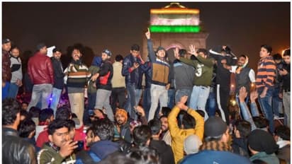 പുതുവത്സര ദിനത്തിലും ദില്ലി സമരച്ചൂടില്‍; പ്രതിജ്ഞ ചൊല്ലി ആയിരങ്ങള്‍ ഇന്ത്യ ഗേറ്റില്‍