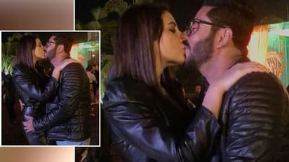 চুমু খেয়ে বর্ষবরণ উদযাপন, নয়া ট্রেন্ডে মাতোয়ারা বলি থেকে টলি