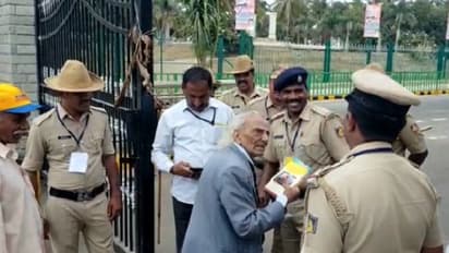 ಪೊಲೀಸರಿಗೆ ಕ್ಯಾರೇ ಅನ್ನದೆ ಒಳಗೆ ಹೋಗ್ಬಿಟ್ರು ಮೋದಿ ನೋಡಲು ಬಂದ ಅಜ್ಜ..!