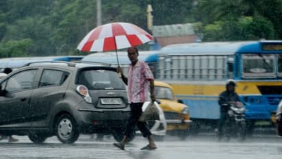 রাত বাড়লেই ইলসেগুড়ি বঙ্গে,  সোমবার থেকেই ফের নামবে পারদ কলকাতায়
