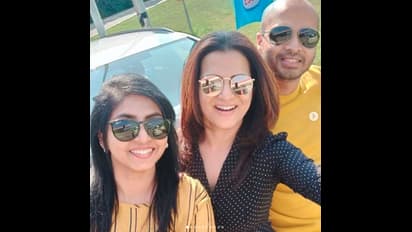 குடும்பதோடு வெளிநாட்டில் டிடி அடிக்கும் கூத்தை பாருங்க! மறக்க முடியாத தருணத்தின் அழகிய புகைப்படங்கள்!