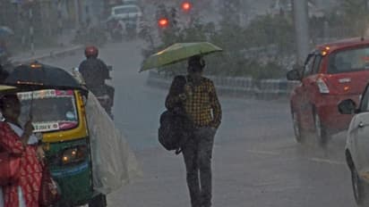 পৌষে অঝোর ধারায় ভিজল তিলোত্তমা, তাপমাত্রা ক্রমশ উর্ধ্বমুখী