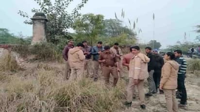 चरित्र पर खड़े हुए सवाल तो रुपए में लगाई आग, फिर दो बेटियों संग कुएं में कूदी मां