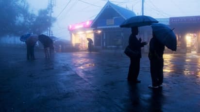 ২০০ মিমি পর্যন্ত বৃষ্টির পূর্বাভাস উত্তরবঙ্গে, মঙ্গলবারে ভাসতে পারে দক্ষিণবঙ্গও