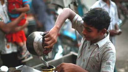 Murshidabad Student: শিকেয় পড়াশোনা, নাবালক পড়ুয়া লকডাউনের ফেরে আজ হকার