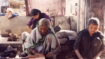 உங்கள் கணவர் வீட்டு வேலைகளில் உதவாததற்கு 4 காரணங்கள்..!!