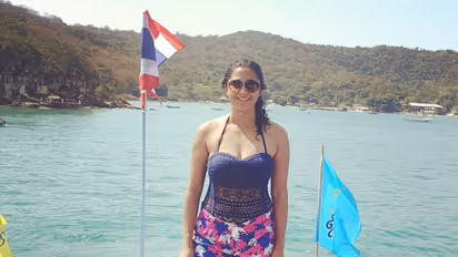 10 வயது மகனுடன் படுகவர்ச்சி உடையில் போட்டோ வெளியிட்ட கனிகா... கிளுகிளு புகைப்படத்தால் சர்ச்சை...!