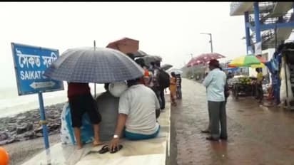 দিঘার পর্যটকদের আনন্দে জল ঢাললো বৃষ্টি, হোটেল থেকেই নিতে হচ্ছে সমুদ্রের স্বাদ