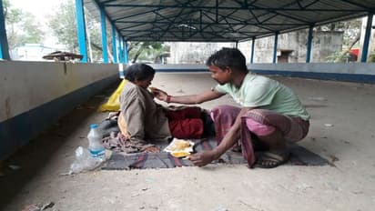 দু' বছর পড়ে মর্গের সামনে, অসুস্থ মহিলার সহায় দিনমজুর স্বপন