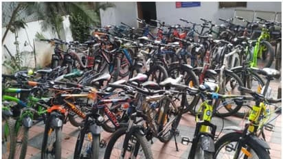 നാട്ടുകാരുടെ സൈക്കിളുകള് ഓരോന്നായി അപ്രത്യക്ഷമാകുന്നു; കാരണം കണ്ടെത്തി, അന്വേഷണം എത്തി നിന്നത് ഒരാളില്!