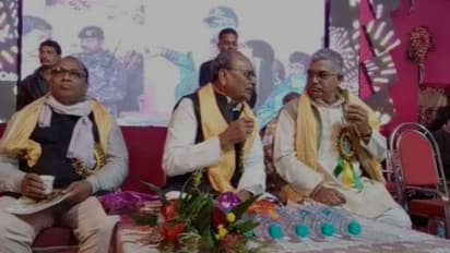 একই মঞ্চে বিজেপি সাংসদ ও তৃণমূল বিধায়ক, মেলা উদ্বোধন নিয়ে পরে গেল রাজনৈতিক শোরগোল