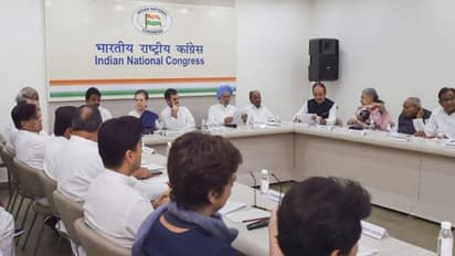 കോണ്ഗ്രസ് നേതൃത്വത്തിനെതിരെ പാര്ട്ടിക്കുള്ളിലെ അതൃപ്തി മറനീക്കി പുറത്തുവരുന്നു