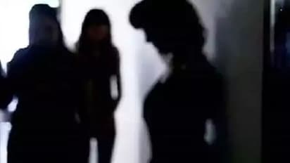 ലോഡ്ജ് കേന്ദ്രീകരിച്ച് പ്രവര്ത്തിക്കുന്ന സെക്സ് റാക്കറ്റ് തകര്ത്ത് പൊലീസ്; ആറ് സ്ത്രീകളെ രക്ഷപ്പെടുത്തി