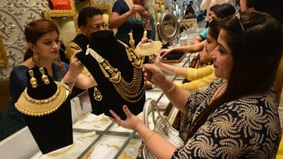 Gold And Silver Price Today: స్థిరంగా బంగారం, వెండి.. తెలుగు రాష్ట్రాల్లో ధరలు ఎలా ఉన్నాయంటే..?