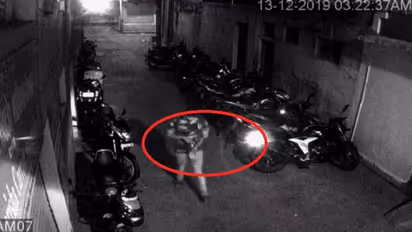 ರಾತ್ರೋ ರಾತ್ರಿ ಬಂದು ಬೈಕ್ನಿಂದ ಪೆಟ್ರೋಲ್ ಕದೀತಾರೆ ಖತರ್ನಾಕ್ ಕಳ್ಳರು..!