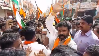 ಧಿಕ್ಕಾರ ಕೂಗಿದ ಬಿಜೆಪಿ ಕಾರ್ಯಕರ್ತನಿಗೆ ಸಂಸದನ ಕಪಾಳಮೋಕ್ಷ