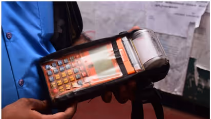 ബസിൽ ഇനി ചില്ലറ തർക്കങ്ങൾ വേണ്ട; യാത്ര സ്മാർട്ടാക്കാൻ ട്രാവൽ കാർഡ് ജനകീയമാക്കി കെഎസ്ആർടിസി, പ്രത്യേക ഓഫറും