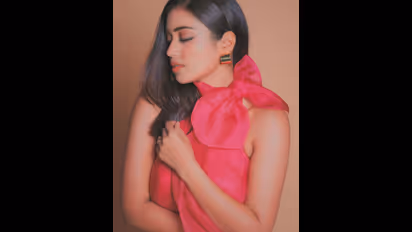 'అల వైకుంఠపురములో' బ్యూటీ.. గ్లామర్ డోస్ పెంచేసింది