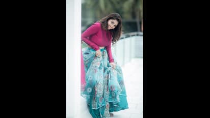 இடையழகை காட்டி இளசுகளை கிறங்கடிக்கும் சீரியல் வில்லி நீலிமா ராணி.. 36 வயதிலும் தினுசு, தினுசாக போஸ் கொடுத்து அதகளம்...!