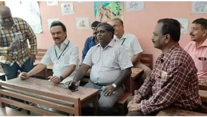 பள்ளி நண்பர்களுடன் மலரும் நினைவில் மூழ்கிய ஸ்டாலின்... வாழ்நாளில் மறக்க முடியாத நிகழ்வு என ஹேப்பி!