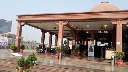 यूपी के इस कैफे में बर्थडे मनाने पहुंची दीपिका, सेलिब्रेशन में एसिड अटैक सर्वाइवर्स समेत ये हो रहे शामिल