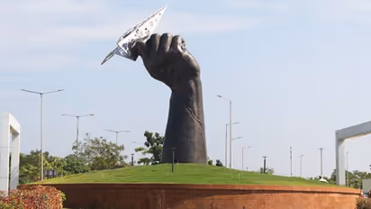 ವಿಮಾನ ನಿಲ್ದಾಣದಲ್ಲಿ ತುಳು ನಾಡಿನ ಸಂಸ್ಕೃತಿ..! ಇಲ್ಲಿವೆ ಕಣ್ಮನ ಸೆಳೆಯೋ ಕಲಾಕೃತಿ