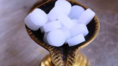 கொரோனா அண்டாமல் இருக்க "பச்சை கற்பூரம்"..! வெளிவந்த ரகசிய தகவல்!