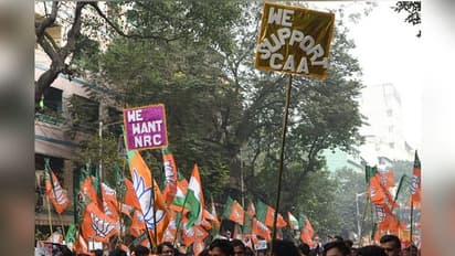 নারী সঙ্গের হাতছানি থেকে বিনা মূল্য়ে নেটফ্লিক্স, সিএএ-র সমর্থন যোগাতে কি মরিয়া বিজেপি