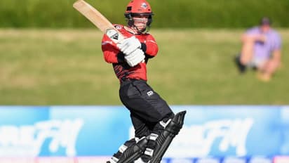 ஒரே ஓவரில் 6 சிக்ஸர்கள்.. நியூசிலாந்து வீரர் சாதனை.. வீடியோ