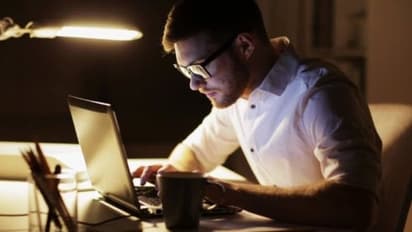 ജോലി സമയം കഴിഞ്ഞിട്ടും ഓഫീസില്‍ നിന്നും ഇറങ്ങാന്‍ കഴിയാറില്ലേ? എങ്കില്‍ ഇതൊന്ന് അറിയുക...