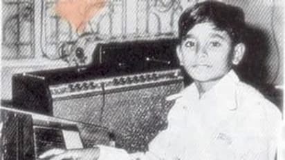 53 வயதில் அடியெடுத்து வைக்கும் ஆஸ்கர் நாயகன் ஏ.ஆர்.ரகுமானின் அறிய புகைப்பட தொகுப்பு!