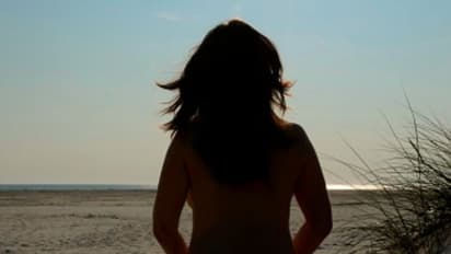 கால்டாக்ஸிக்குள் பதுங்கி இருந்த 3 பேர்... உள்ளே ஏறிய 23 வயது வெளிநாட்டு பெண்...!! நிர்வாணமாக்கி மாறிமாறி அனுபவித்த காமவெறி...!!