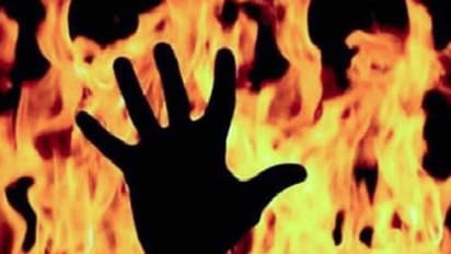 குழந்தை இல்லாத ஆத்திரம்... மனைவியை உயிரோடு பெட்ரோல் ஊற்றி எரித்துக்கொன்ற கணவர்..!