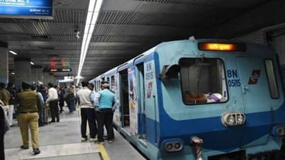 ফের মেট্রোয় ঝাঁপ দিয়ে আত্মহত্যার চেষ্টা তরুণীর, ব্যহত মেট্রো পরিষেবা