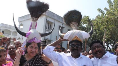 గుస్సాడి, దింస నృత్యాలతో... హైదరాబాద్ లో ఘనంగా ఆదివాసీ దినోత్సవ వేడుకలు