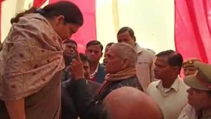 मोदी के मंत्री से इस अंदाज में बुजुर्ग बोला-दोषियों को मृत्युदंड चाहिए, वरना मैं खुद मार कर मर जाऊंगा