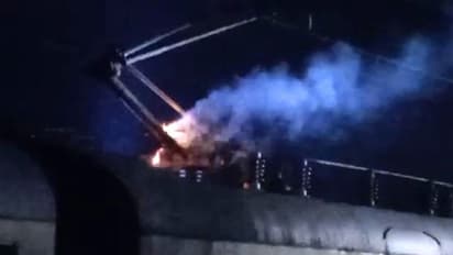 ডাউন আসানসোল-বর্ধমান লোকালে আগুন, ছুটে নামলেন যাত্রীরা