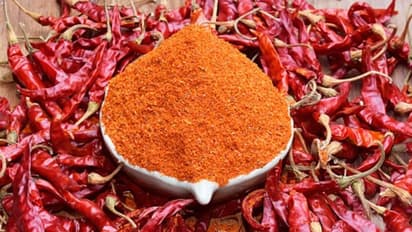 Health Tips: అతిగా కారం తింటున్నారా.. అయితే మీరు ఈ ప్రమాదాన్ని కొని తెచ్చుకుంటున్నట్లే?