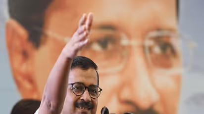 লারা দত্ত-র ছবি দিয়ে পোস্টার, ওবামা-র স্টাইলে প্রচার শুরু করলেন কেজরিওয়াল