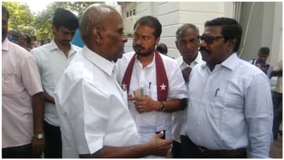 திருமாவளவன் கெட்-அப்பில் வந்த கருணாஸ்... மீசையை முறுக்கி மிடுக்காக அசத்தல்..!