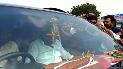 పిన్నెల్లి రామకృష్ణారెడ్డికి రాజధాని సెగ: గన్మెన్లపై పిడిగుద్దులు, రాళ్ల దాడి