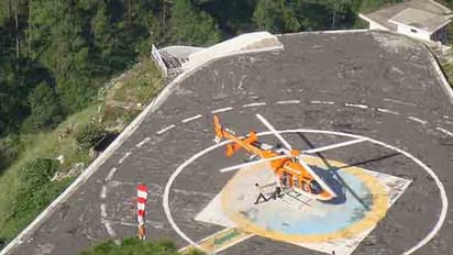 माता वैष्णो देवी श्राइन में झमाझम बर्फबारी, बंद की गई हेलीकॉप्टर सर्विस