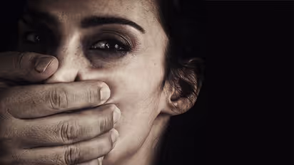 Telangana News: యువతిని గర్భవతిని చేసి... శీలానికి వెలకట్టిన అధికార పార్టీ సర్పంచ్