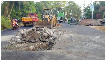 15 വർഷത്തിന് ശേഷം പുലാമന്തോൾ പാലത്തിലെ ടോൾ ബൂത്ത് പൊളിച്ചു