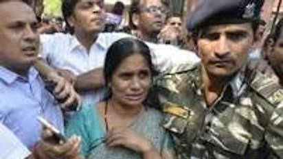 சாவுறதுல இருந்து தப்பிக்க பைத்தியம் மாதிரி நடிக்கிறான்! பிடிச்சு தூக்குல போடுங்க சார் அவனை: பொளேர் உத்தரவு..!!