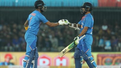 कोहली से ज्यादा रन बनाकर भी ट्रोल हो गया यह भारतीय खिलाड़ी, लोगों ने जमकर उड़ाया मजाक