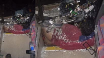 చిత్తూరు జిల్లాలో ఘోర ప్రమాదం: ఇద్దరు మృతి, 30 మందికి గాయాలు