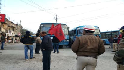 বাম- কংগ্রেসের ডাকে ২৪ ঘণ্টার সাধারণ ধর্মঘট, জেলায়-জেলায় রেল ও বাস অবরোধ